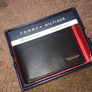 Tommy Hilfiger dark brown leather wallet